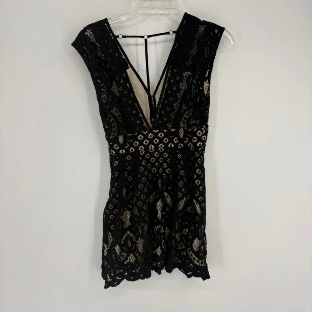 Free People Black Boho‎ Lace V-Neck Mini Dress Strappy Back Nude Lining Size 0